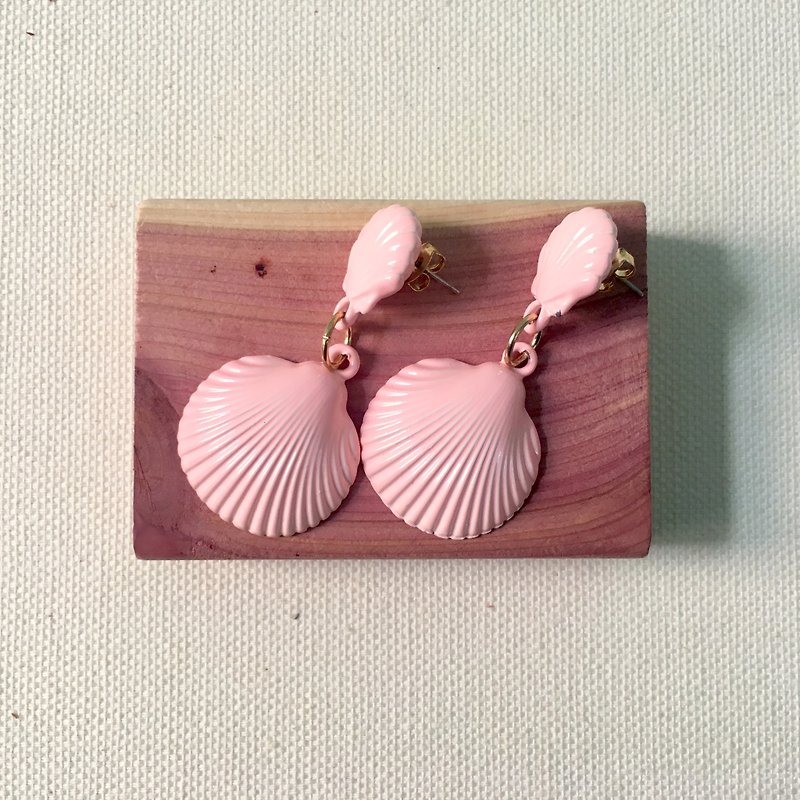 古董小物 / 粉红色贝壳针式耳环 - 耳环/耳夹 - 其他材质 粉红色