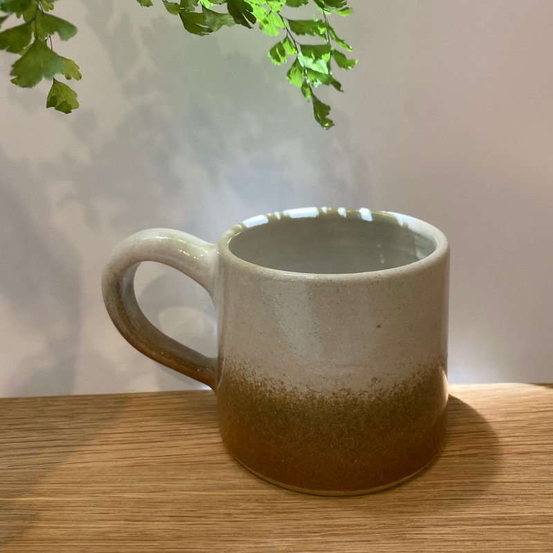 台湾艺术家手工限量陶杯【悠然】山形杯 - 茶具/茶杯 - 陶 橘色