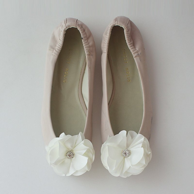 Decorative flat ivory flower Bridal Shoe Clips for Wedding Party - 鞋垫/周边 - 其他材质 白色
