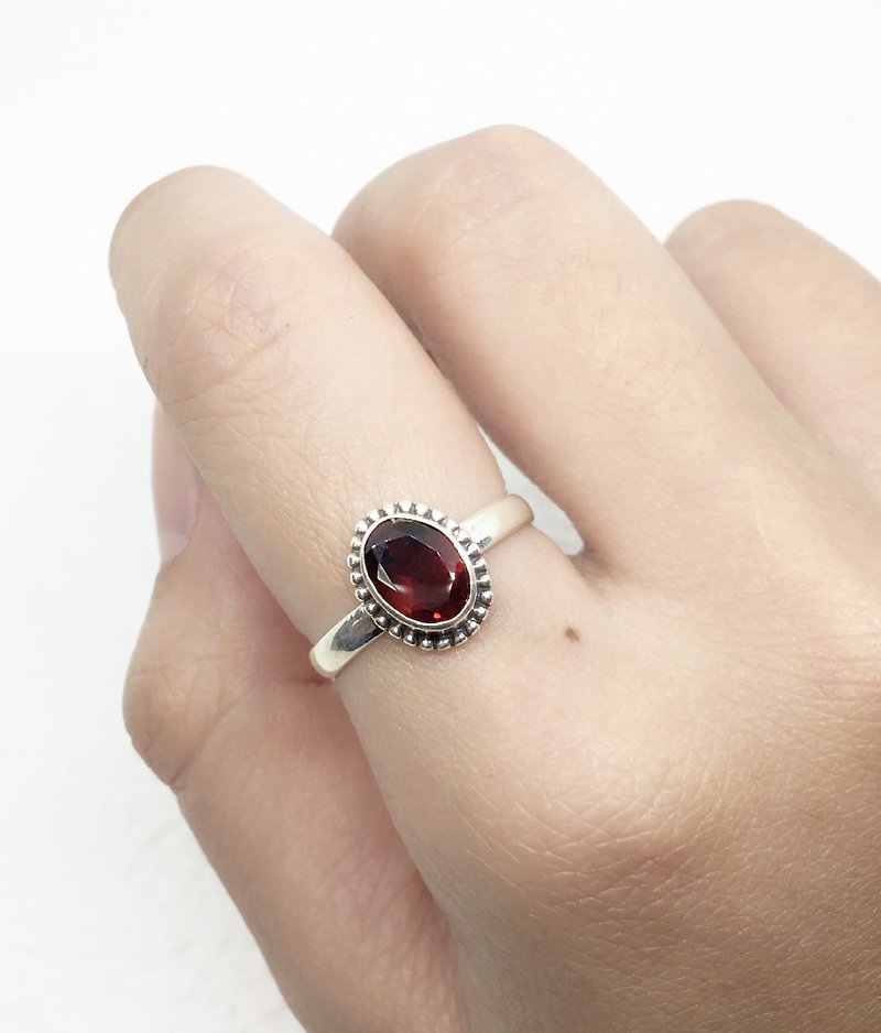 石榴石925纯银异国设计戒指 尼泊尔手工镶嵌制作(款式1) - 戒指 - 宝石 红色