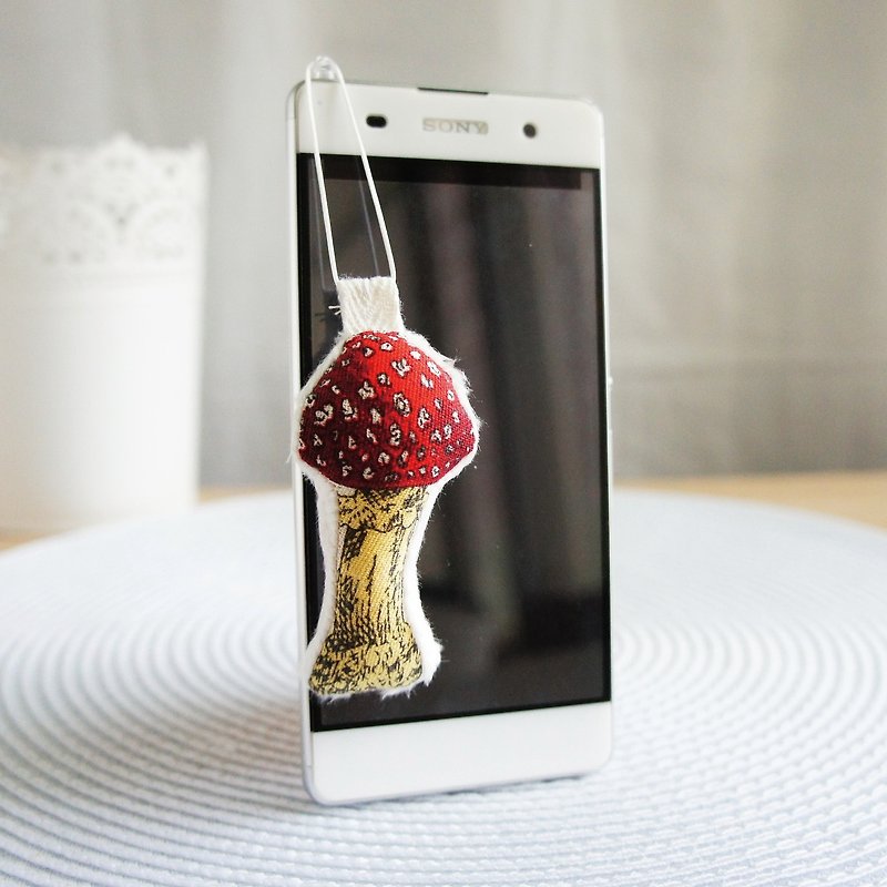 Lovely红色香菇耳机防尘塞(小)、背面是屏幕擦拭布、手机吊饰 - 吊饰 - 棉．麻 红色