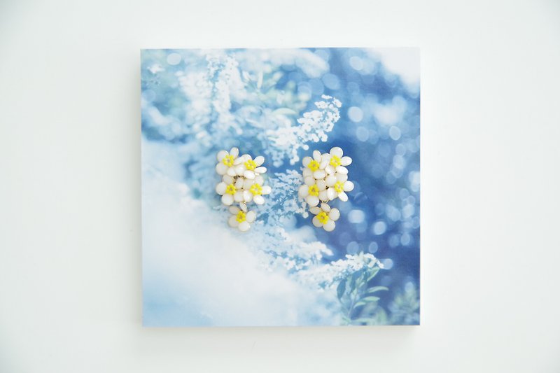 【雪柳】春を着飾るアクセサリー - 耳环/耳夹 - 树脂 白色