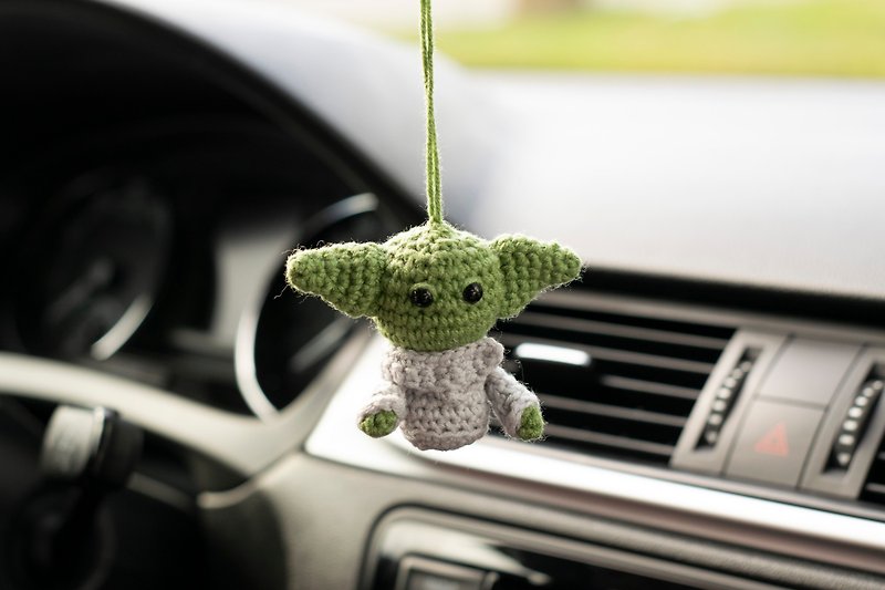 Baby Yoda car accessory, rear view mirror charm, Grogu pendant, 平安車掛, 针织玩具 汽車用品 - 吊饰 - 棉．麻 绿色