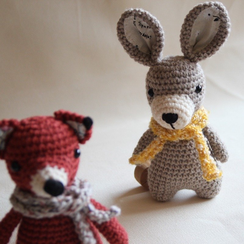 森林的好朋友 灰色小兔+黄色毛围巾 - 玩偶/公仔 - 聚酯纤维 灰色