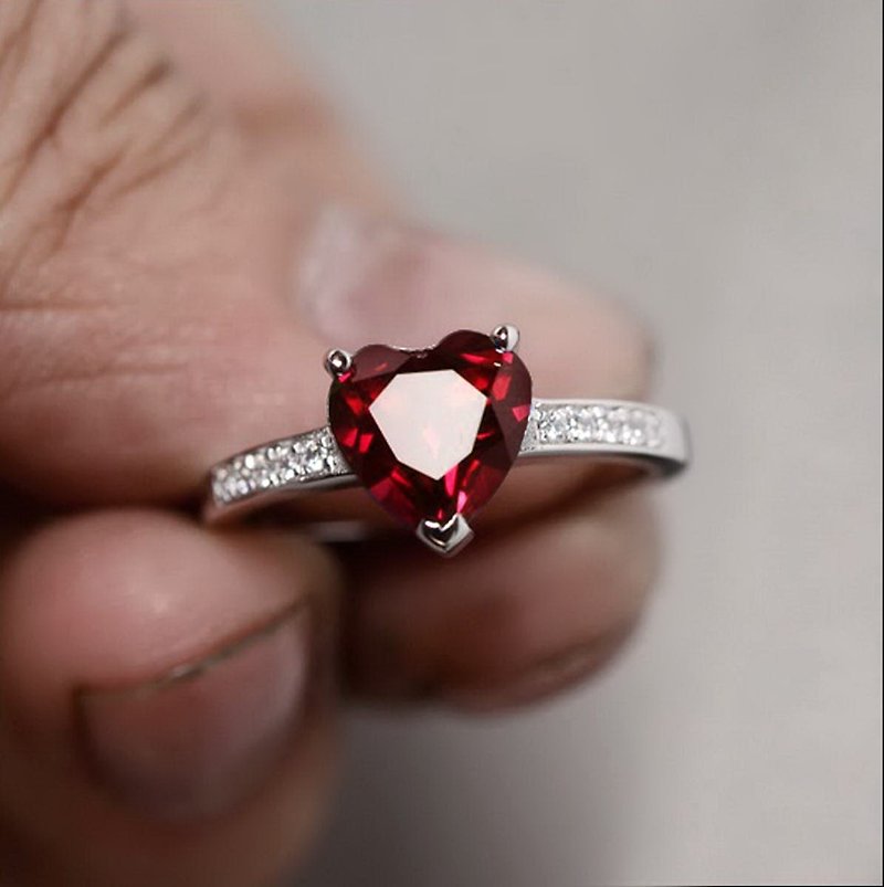 银戒指，红红宝石心形宝石，8 x 7 毫米，结婚戒指或生日戒指。 - 戒指 - 纯银 红色