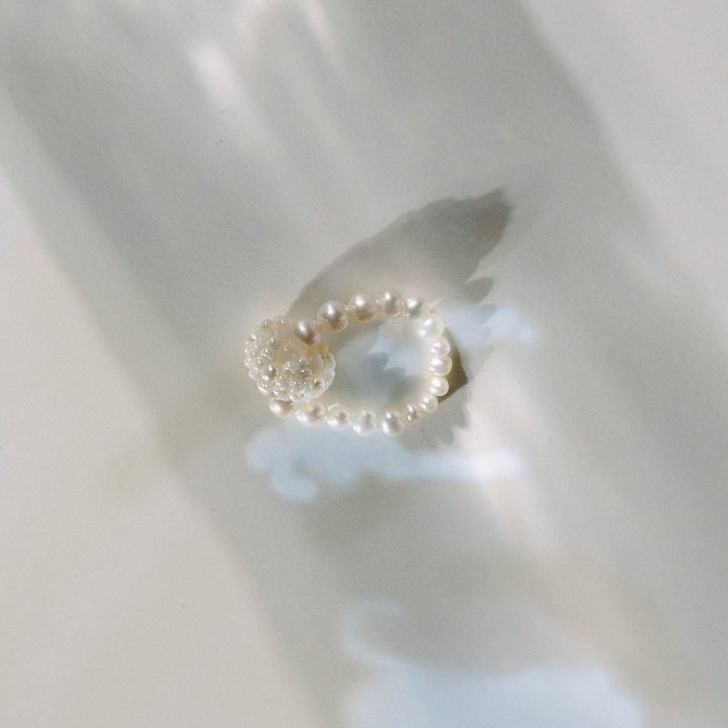 Papanași Ring 甜面圈珍珠戒指 - 戒指 - 珍珠 白色