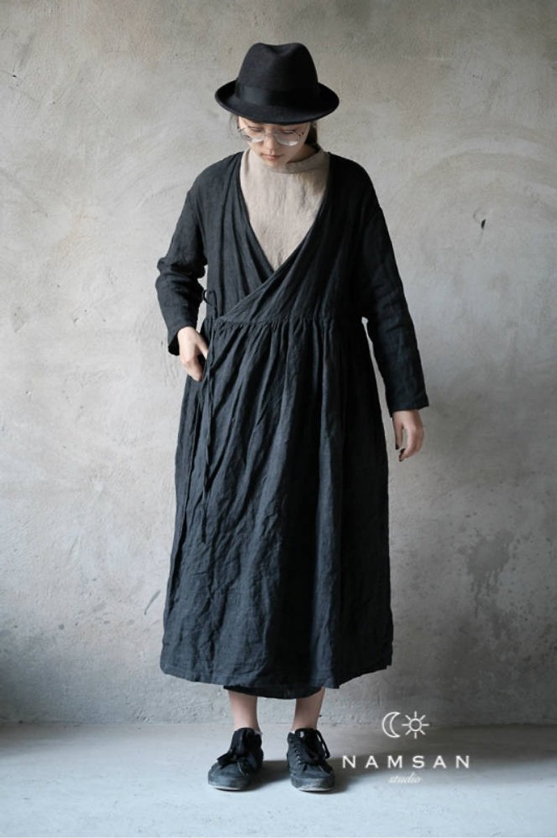 緘言的河 | 巖灰 日式kimino系帶垂肩褶皺長袍植物染亞麻長袖外套 - 女装休闲/机能外套 - 棉．麻 灰色