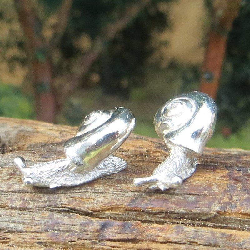 カタツムリのピアス - 耳环/耳夹 - 其他金属 银色
