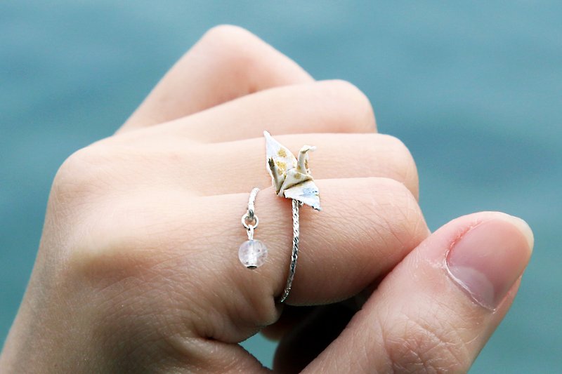 迷你纸鹤水晶戒指（月光）- 情人节礼物 - 戒指 - 纸 白色