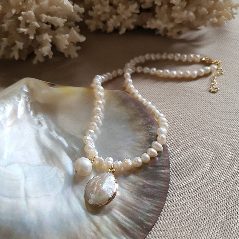 Baroque Pearl Charm Necklace | 100% Natural | Beach Necklace - 项链 - 珍珠 白色