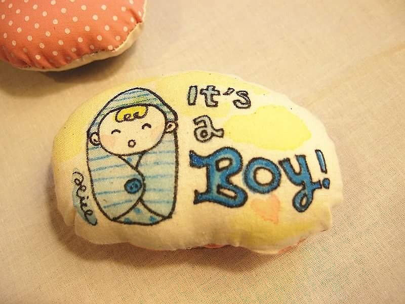 手绘丸子包-- It's a Boy! - 枕头/抱枕 - 棉．麻 多色