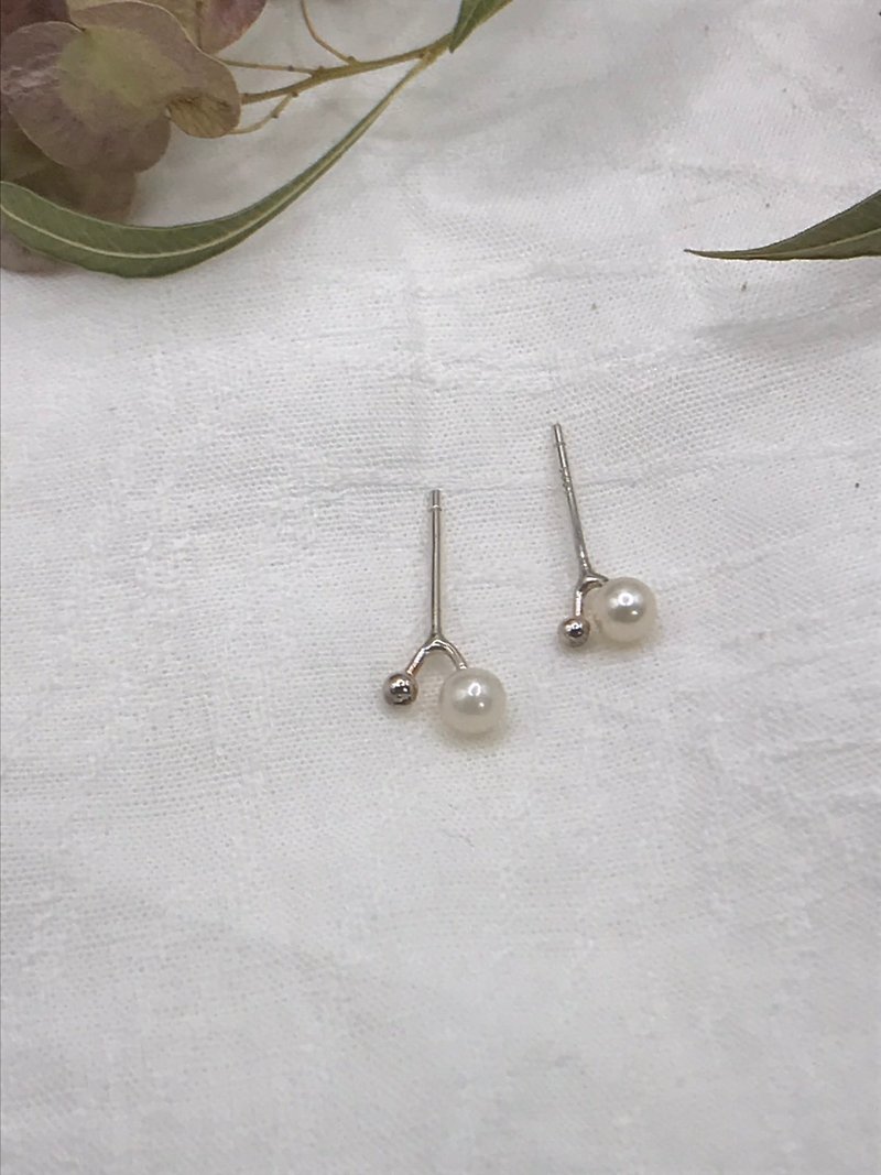 小萌芽珍珠耳环 - 耳环/耳夹 - 纯银 