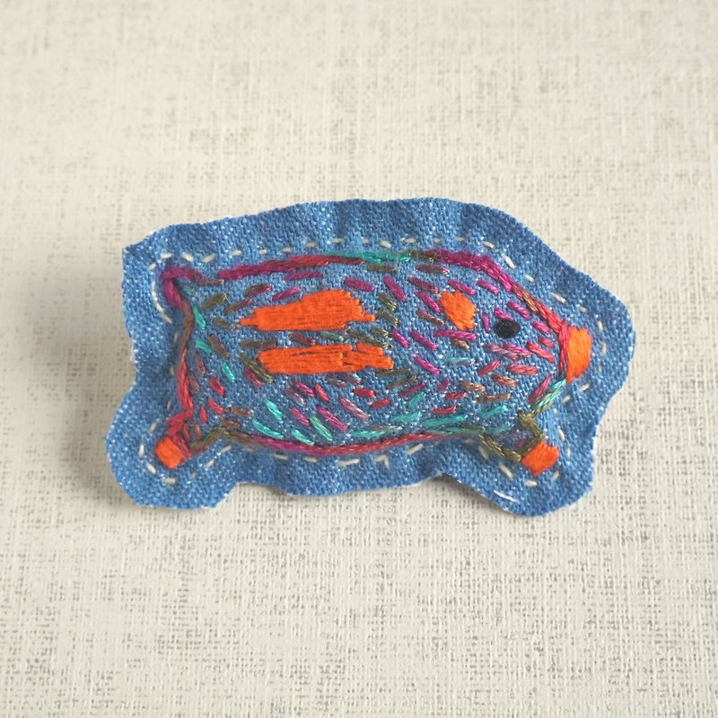 手刺繍干支ブローチ　亥(受注制作) - 胸针 - 绣线 蓝色