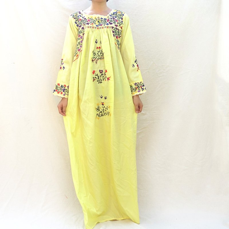 BajuTua /古着/ 墨西哥南方风情 粉黄色手工刺绣长洋装 - 洋装/连衣裙 - 聚酯纤维 黄色
