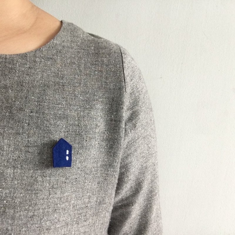 Handmade wool felt brooch : blue house - 胸针 - 羊毛 蓝色