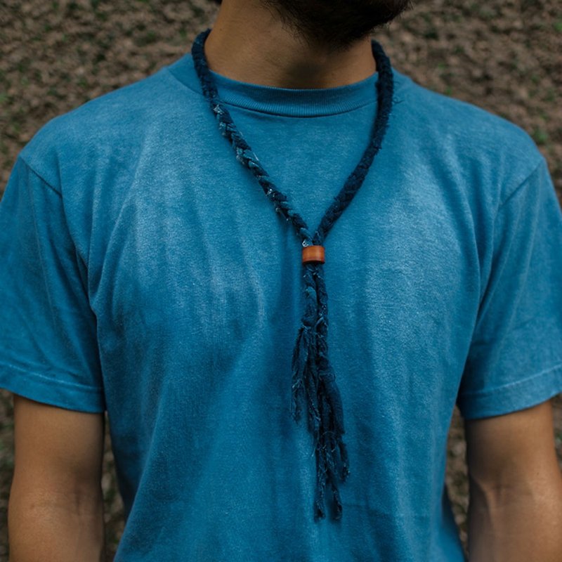 阿美咔叽 | 純手作編織藍染編繩項鏈含皮釦 藍色複古佛系手作項墜 - 项链 - 棉．麻 蓝色