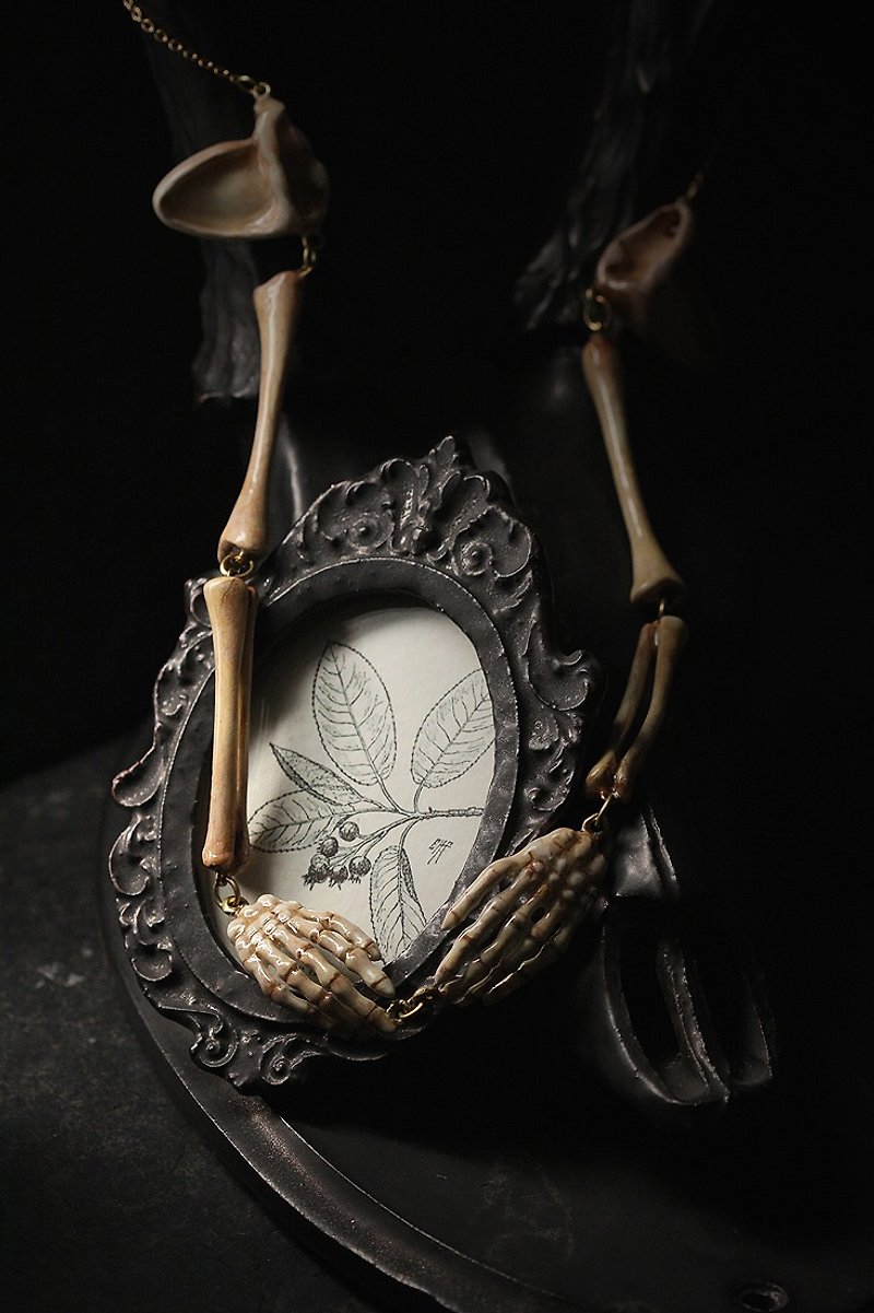 Hand Skeleton Necklace by Defy (Hand painted) - 项链 - 其他金属 