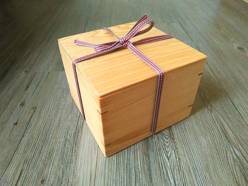 台湾桧木方盒--灰红白线织带款  (仿日式木盒设计,独特精致) - 收纳用品 - 木头 咖啡色