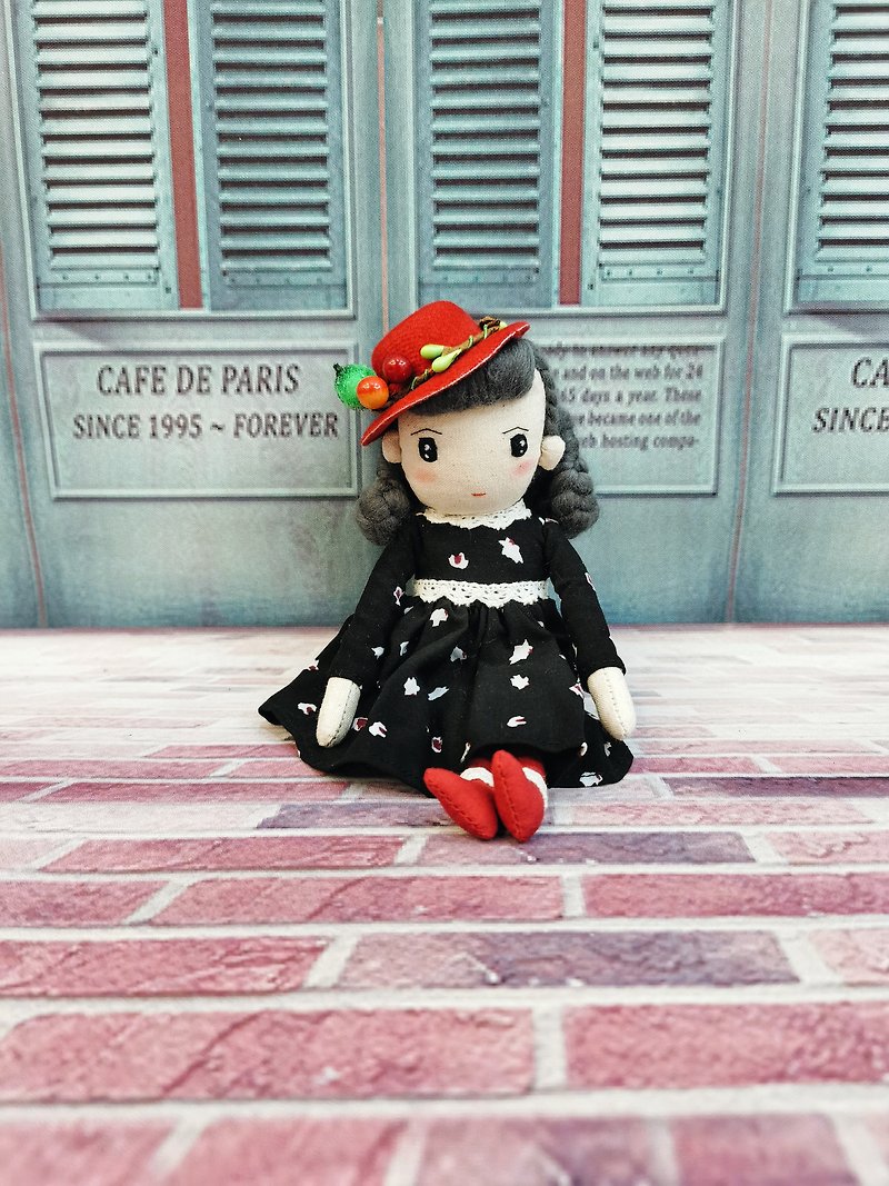 Handmade doll in red hat - 玩偶/公仔 - 棉．麻 