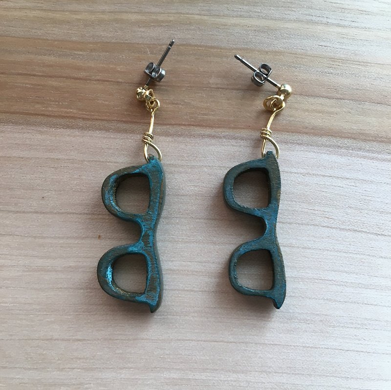 wooden glasses pierced earrings