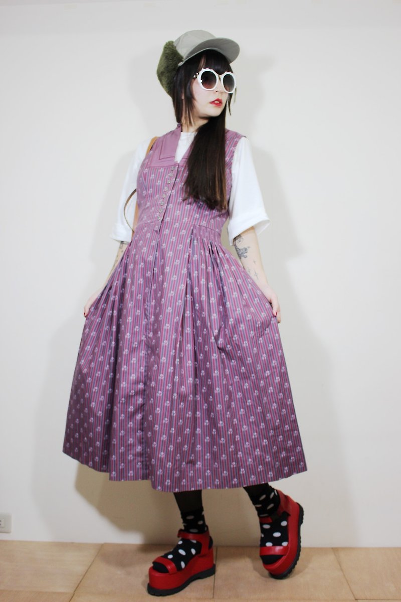 F2149[奥地利传统服饰](Vintage)紫色条纹碎花无袖古着洋装(婚礼/野餐/派对) - 洋装/连衣裙 - 棉．麻 紫色