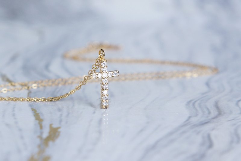【14KGF】Dainty CZ Cross Necklace - 项链 - 玻璃 金色