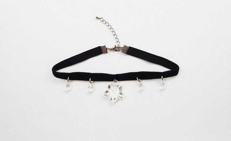 Black velvet choker/necklace with clear star - 项链 - 其他材质 黑色