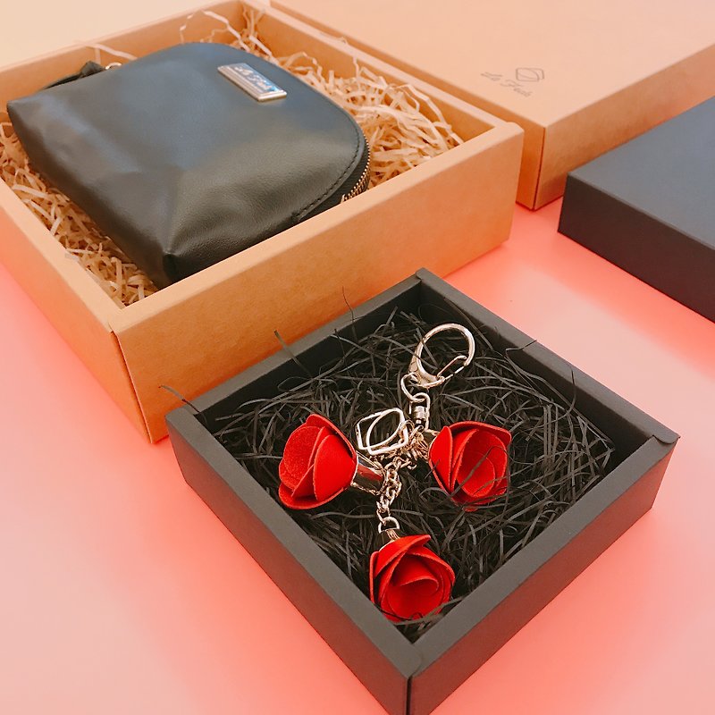 【La Fede】真皮化妆包+赠玫瑰花吊饰 (母亲节限量发售) - 化妆包/杂物包 - 真皮 红色