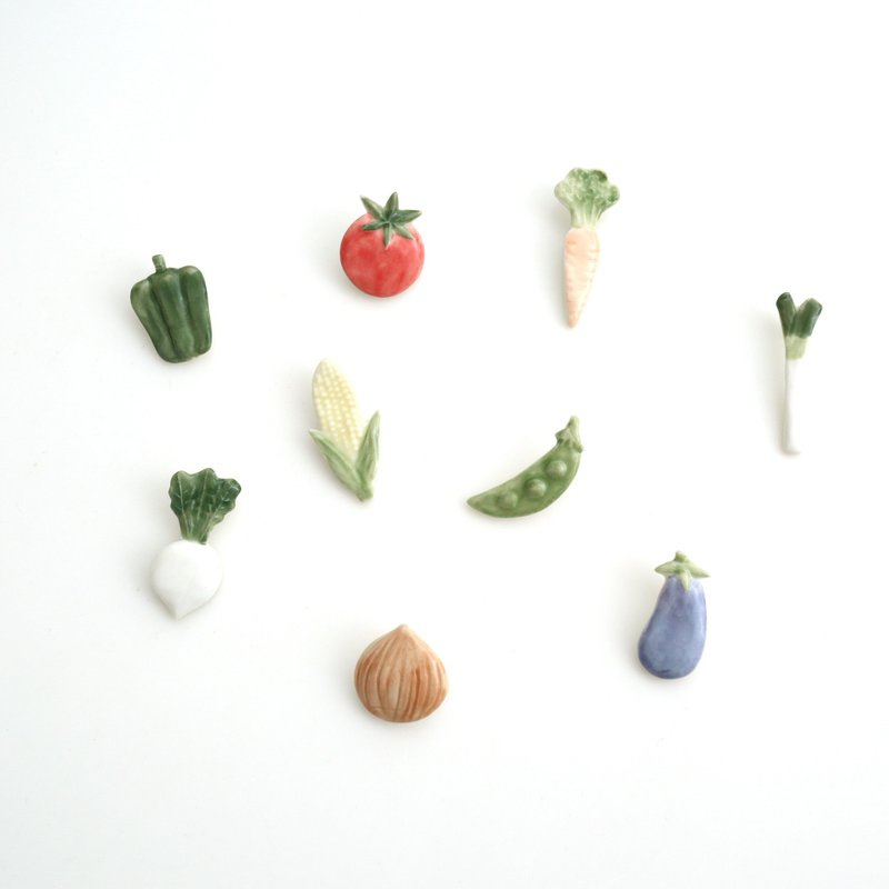 Vegetable pin brooch - 胸针 - 瓷 红色