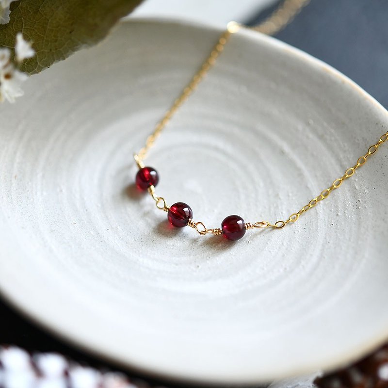 garnet necklace 実りの象徴 恋愛成就 運気UP! ガーネットのネックレス ラウンドタイプ　1月誕生石　重ね付けにも　単品 - 项链 - 宝石 红色