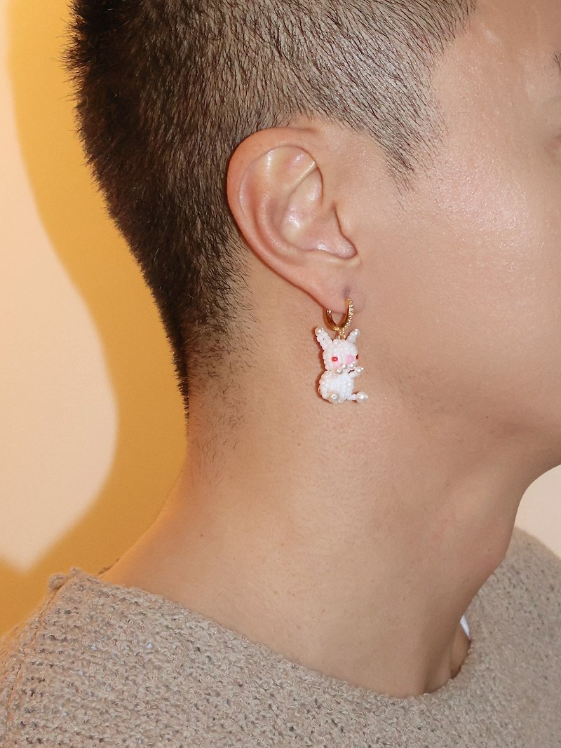 萌兔蘑菇珠饰吊坠耳环 - 耳环/耳夹 - 玻璃 白色