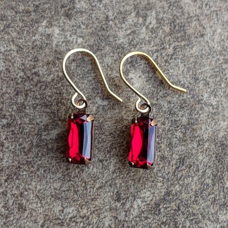 简约长型深红古董玻璃耳环 - 耳环/耳夹 - 玻璃 红色