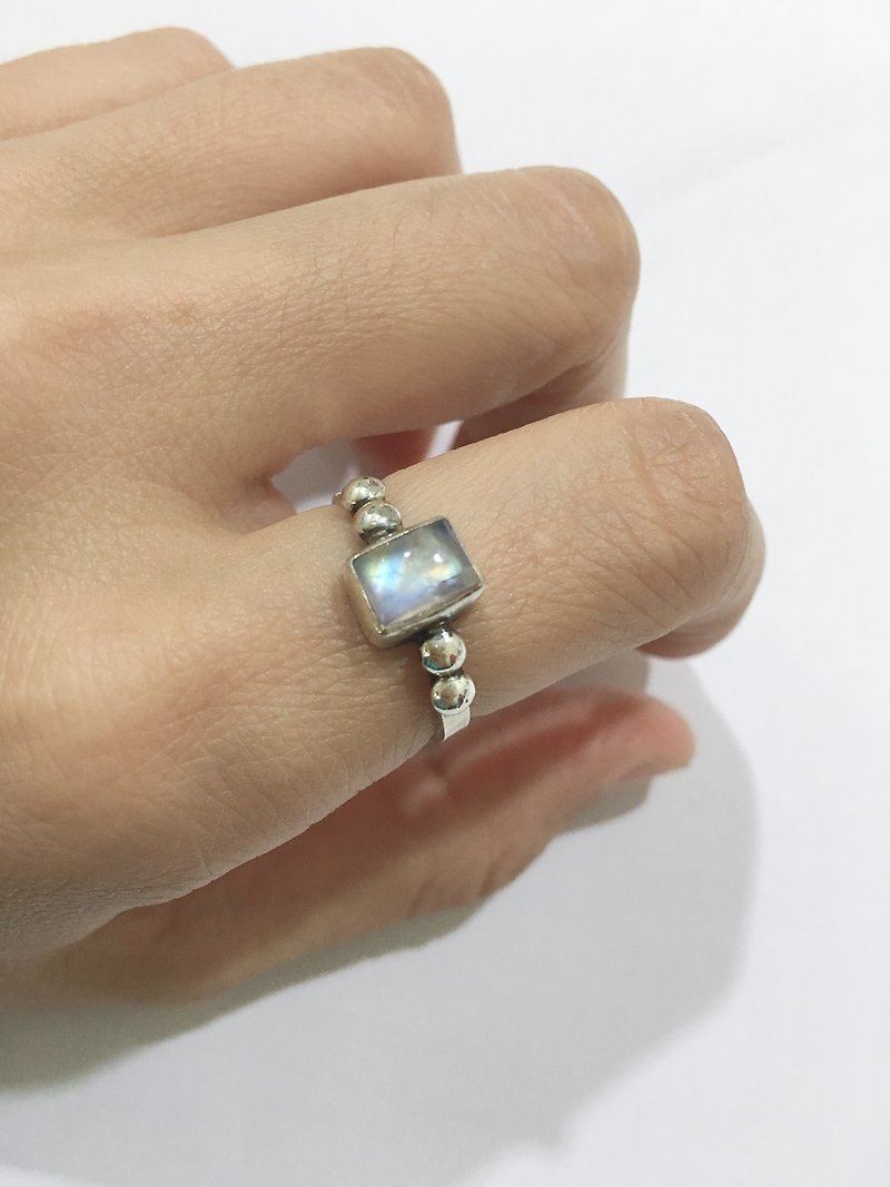 原点| 方形 月光石 戒指 尼泊尔 手工制 925纯银 - 戒指 - 宝石 
