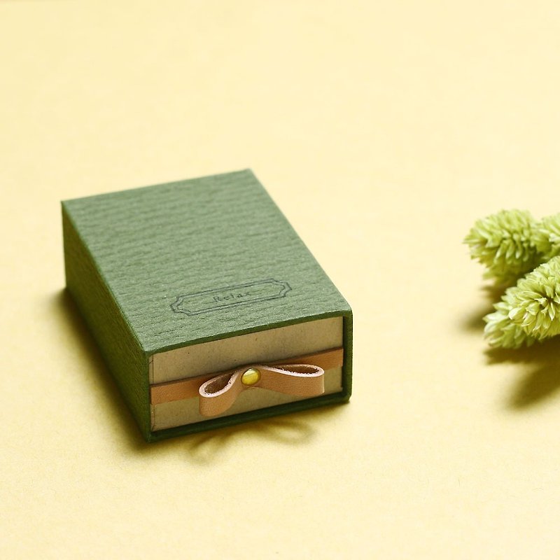 Relax // Moss green) Sliding Box Leather ribbon 気持ちを伝える小さな箱 - 包装材料 - 纸 绿色