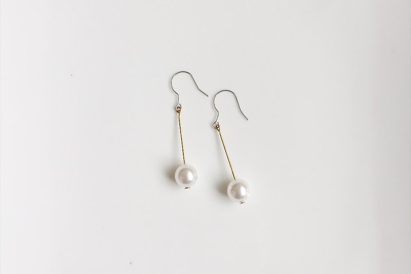 单颗简约施华洛世奇水晶珍珠造型耳环 - 耳环/耳夹 - 宝石 白色