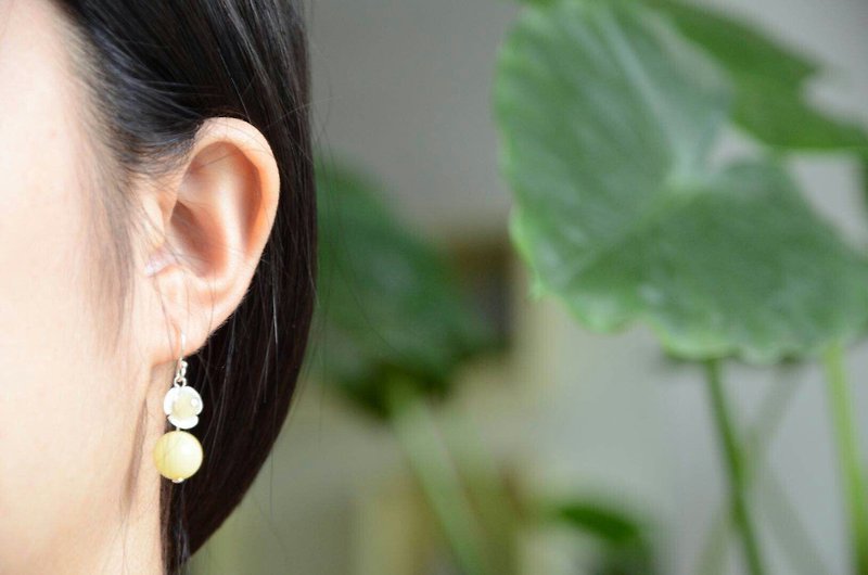 【Amber花与果】琥珀蜜蜡花与果清新可爱耳坠 - 耳环/耳夹 - 宝石 黄色
