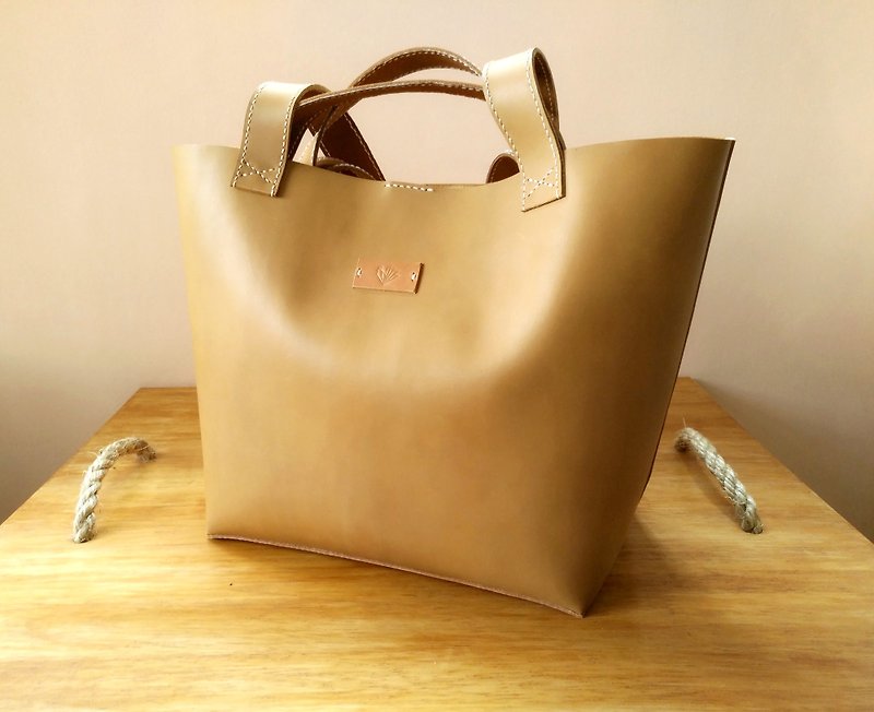 Handmade Nubuck Leather Tote Bag Beige Color (Personalized) - 手提包/手提袋 - 真皮 咖啡色