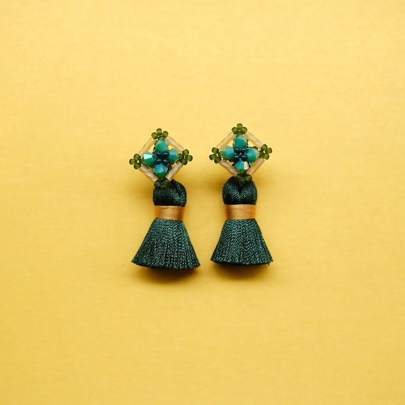 黛绿-花砖流苏耳环 耳针耳夹 - 耳环/耳夹 - 玻璃 绿色