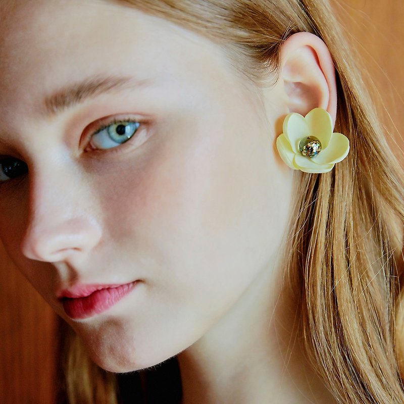 Blossom Snowbal Earrigs - 耳环/耳夹 - 玻璃 