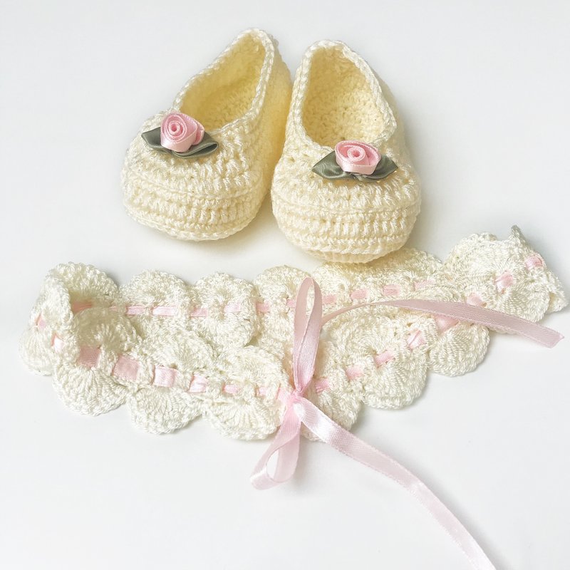 Crochet baby shoes and headband, Floral baby headband, Baby booties, slipper - 婴儿鞋 - 棉．麻 白色