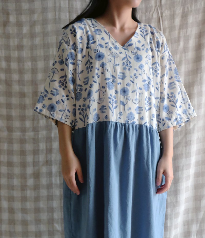日式v领宽松拼接洋装  你是可爱的小花 - 女装上衣 - 棉．麻 蓝色