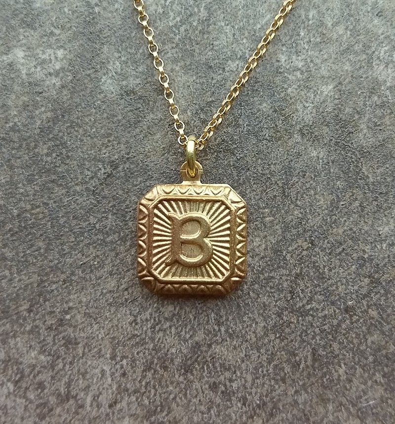 古董黄铜字母项链-B - 项链 - 宝石 