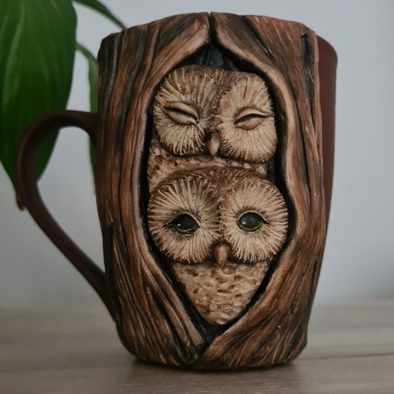 树上的两只猫头鹰装饰在茶或咖啡杯手工聚合物粘土上 - 咖啡杯/马克杯 - 粘土 咖啡色