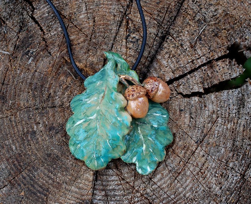 Oak leaves Acorns Ceramic necklace Leaf pendant Natural style Forest jewelry Bot - 项链 - 陶 多色