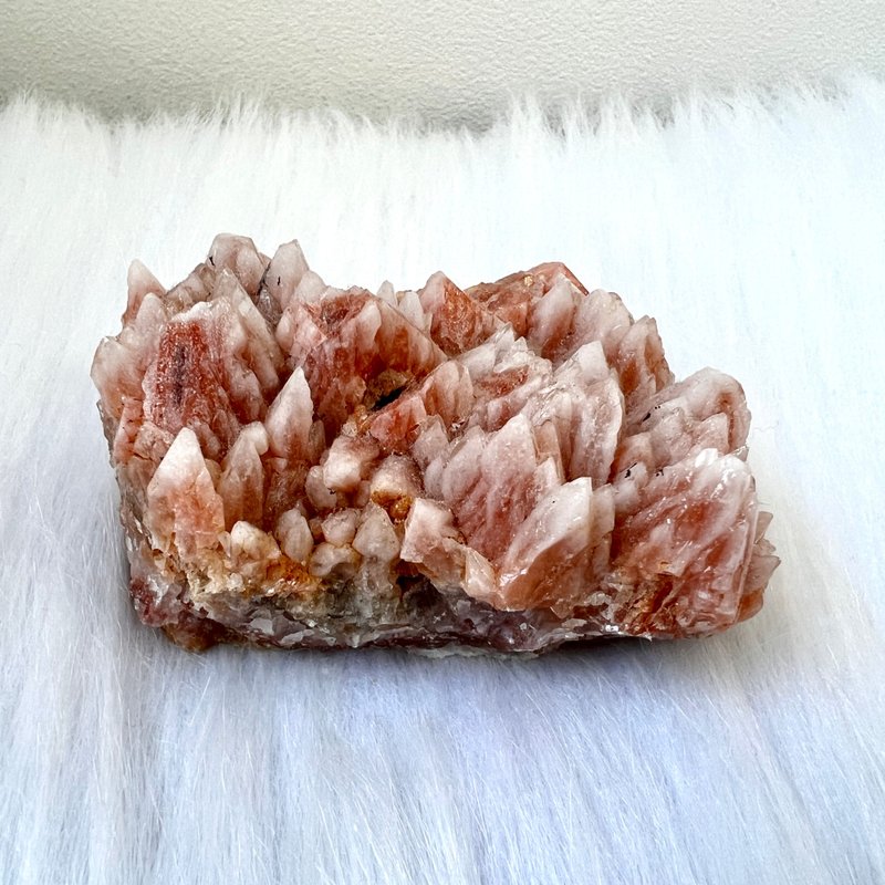 虎牙方解簇连底座 | 水晶 | 方解石 | 水晶簇 | 水晶摆件 - 摆饰 - 水晶 红色