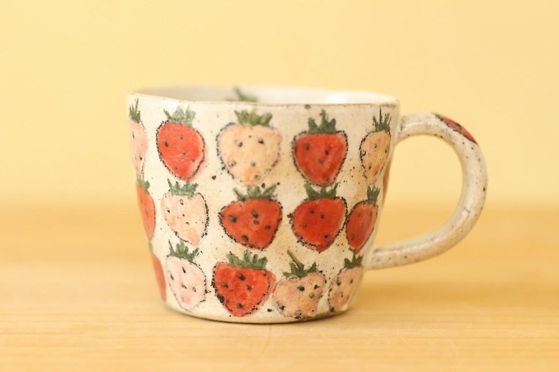 ※受注生産　ピンクと赤いいちごのカップ。 - 咖啡杯/马克杯 - 陶 