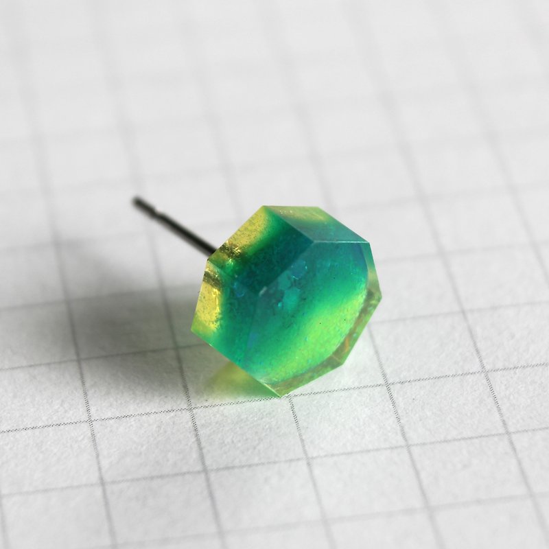 树脂耳环 / 460 / 质变 Metamorphosis - 单只 - 耳环/耳夹 - 树脂 绿色