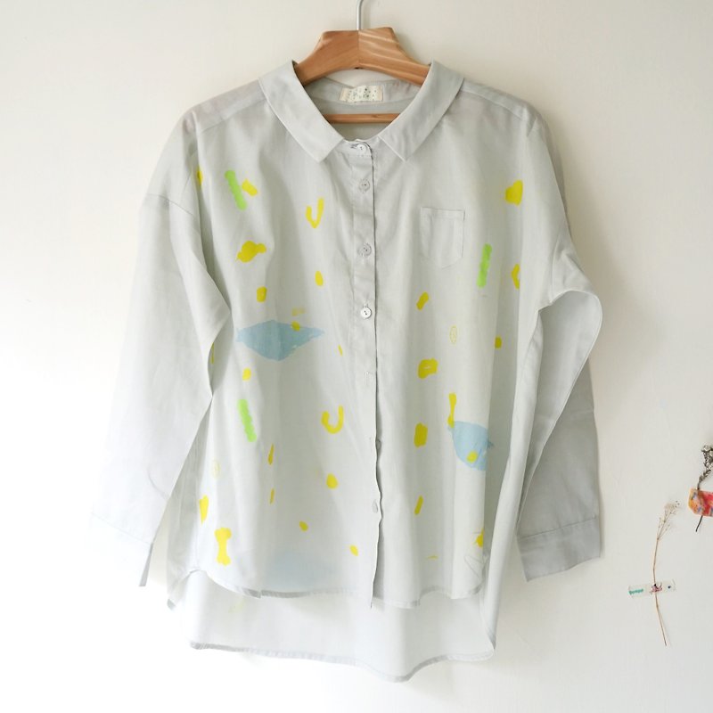 Yinke第二号衬衫新色-春天的花花灰色小口袋衬衫 - 女装衬衫 - 棉．麻 灰色