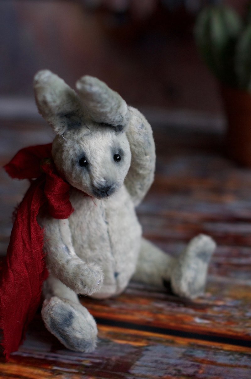 White teddy Rabbit created with vintage plush.  2023 year symbol - 玩偶/公仔 - 其他材质 白色