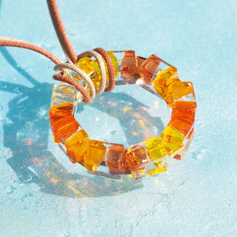 【Special】ガラスの輪(リング【オレンジ】)ネックレス【受注制作】 - 项链 - 玻璃 橘色